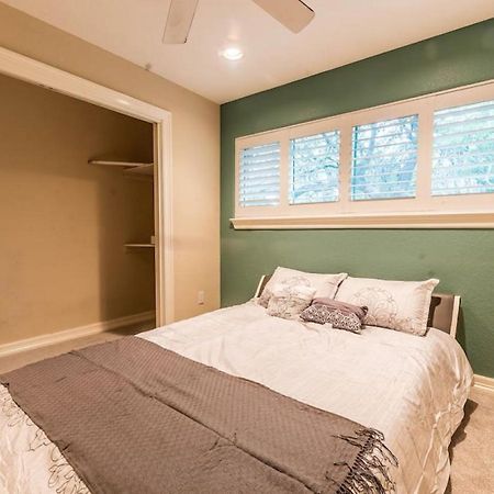 Huge 6 Bedroom With Pool, Spa, 85 Inch Tv, Game Room Houston Exterior foto