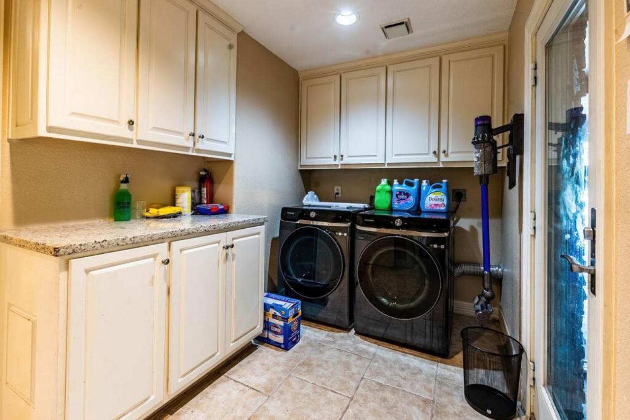 Huge 6 Bedroom With Pool, Spa, 85 Inch Tv, Game Room Houston Exterior foto