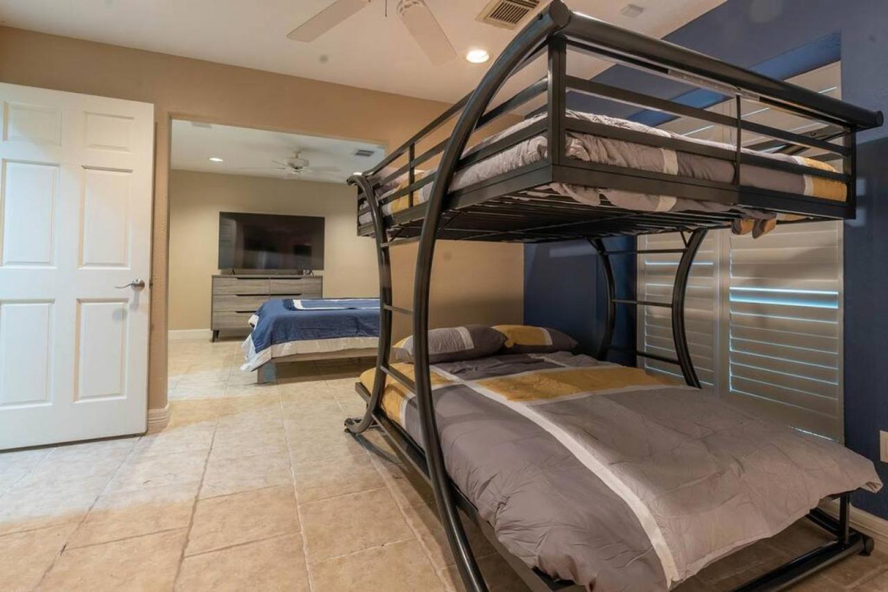 Huge 6 Bedroom With Pool, Spa, 85 Inch Tv, Game Room Houston Exterior foto