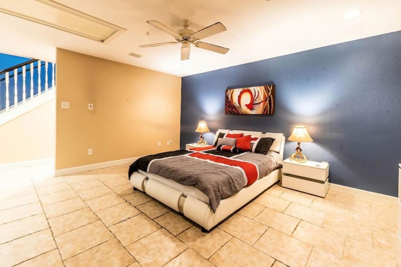 Huge 6 Bedroom With Pool, Spa, 85 Inch Tv, Game Room Houston Exterior foto