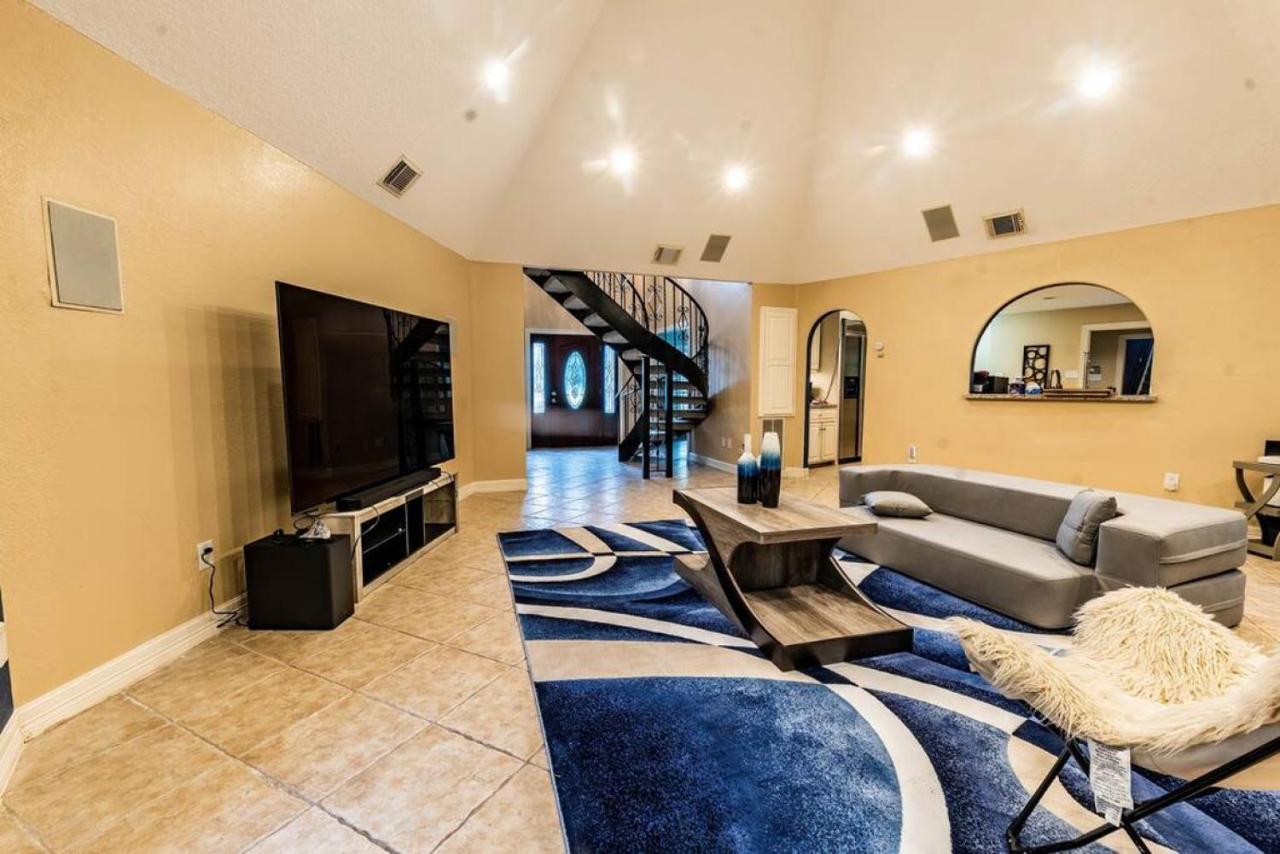 Huge 6 Bedroom With Pool, Spa, 85 Inch Tv, Game Room Houston Exterior foto